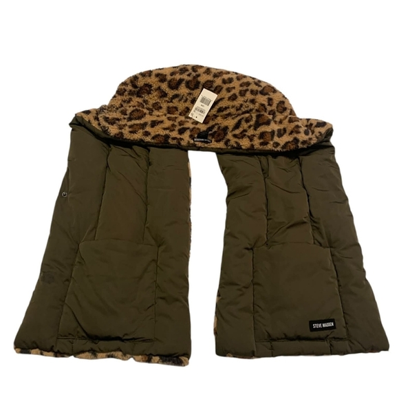 Steve Madden NWT Fleece Lined Pocket Scarf Wrap Snap Close Animal Print OS New - Picture 2 of 11